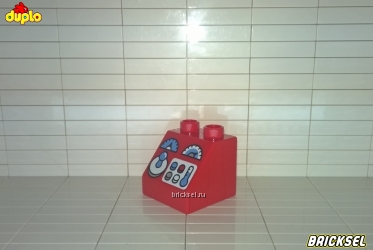 Кубик LEGO DUPLO 2х2 со скосом 45' панель управления транспортом красный